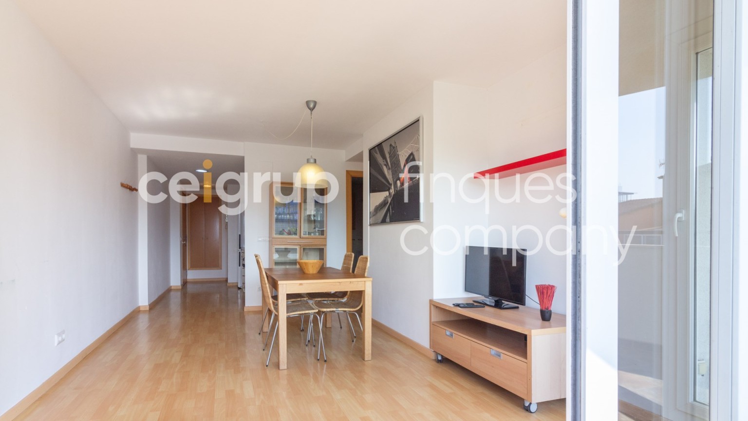 Apartamento en venta con pisicina comunitaria y parking, en Roses