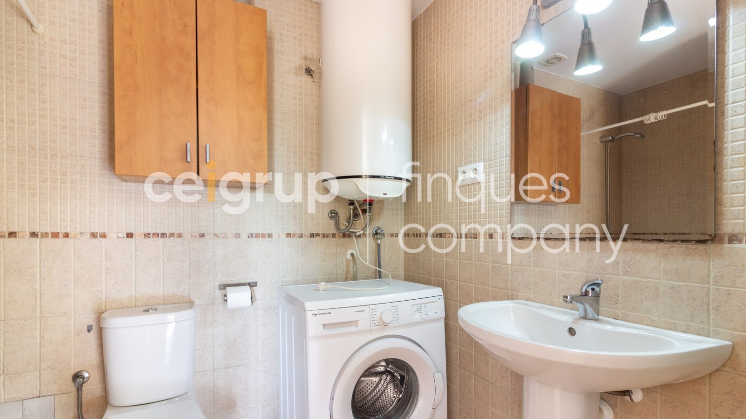 Apartamento en venta con pisicina comunitaria y parking, en Roses