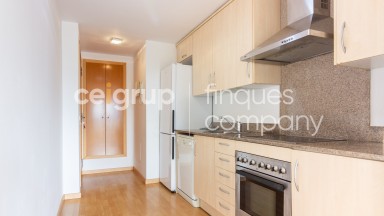 Apartamento en venta con pisicina comunitaria y parking, en Roses