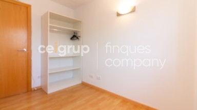 Apartamento en venta con pisicina comunitaria y parking, en Roses