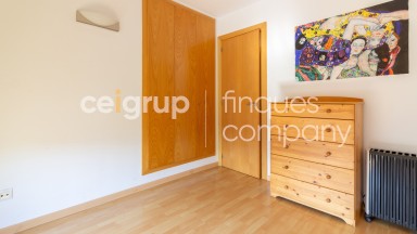 Apartamento en venta con pisicina comunitaria y parking, en Roses