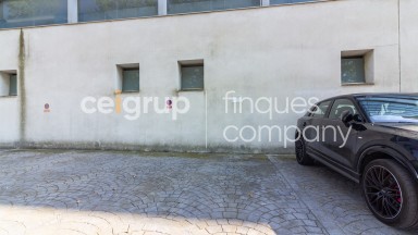 Apartamento en venta con pisicina comunitaria y parking, en Roses