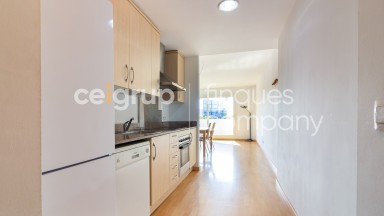Apartamento en venta con pisicina comunitaria y parking, en Roses