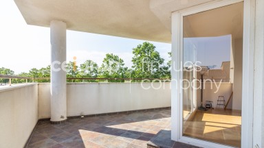 Apartamento en venta con pisicina comunitaria y parking, en Roses