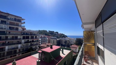 Piso en venta en la población de Lloret de Mar situado en segunda línea de mar.