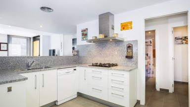 Appartement central à Roses, près de la plage et avec vue sur la mer. AVEC LICENCE TOURISTIQUE