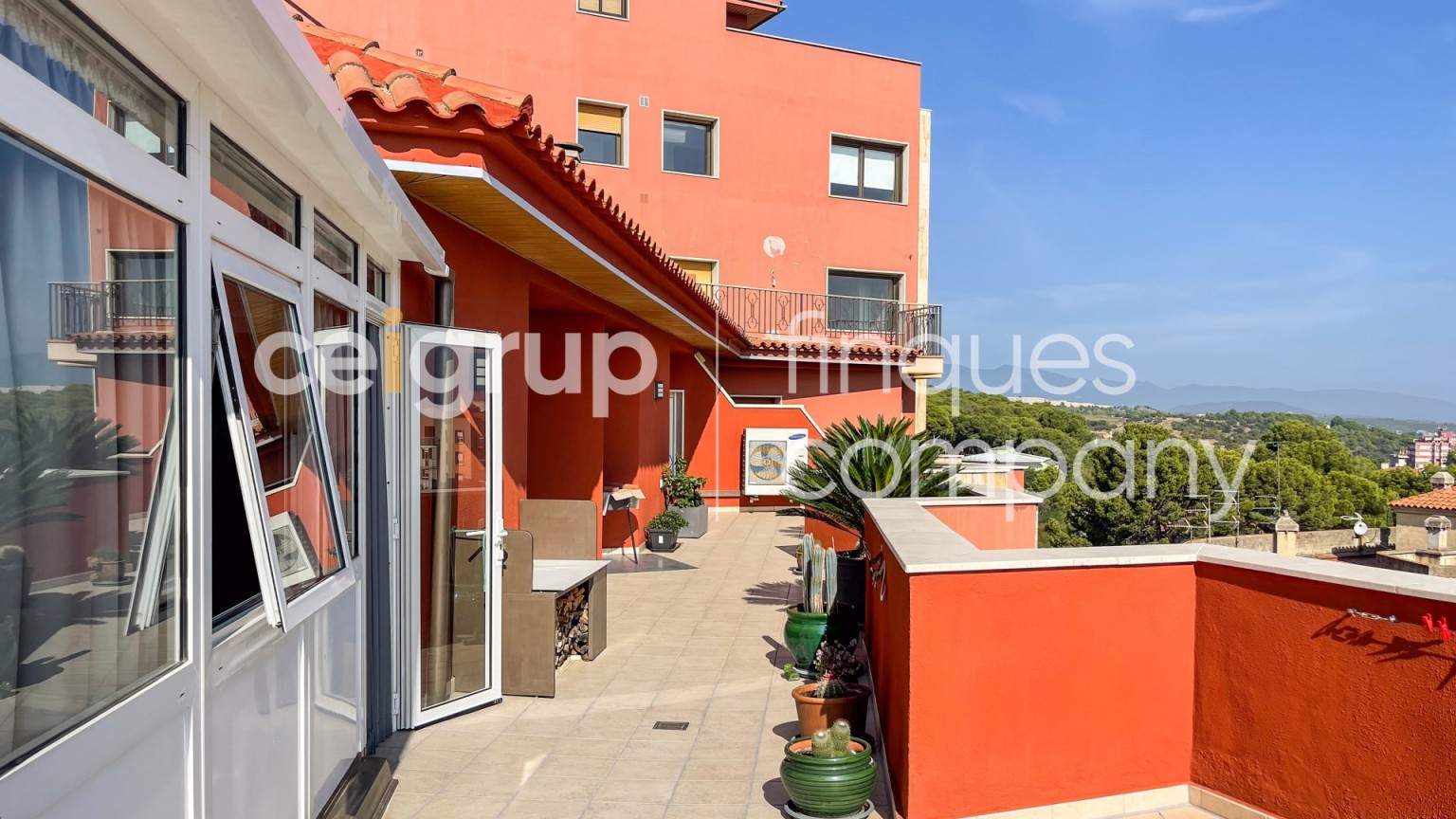 Excelente ático en venta, con vistas a la Bahia de Roses, enfrente del museo Dalí de Figueres