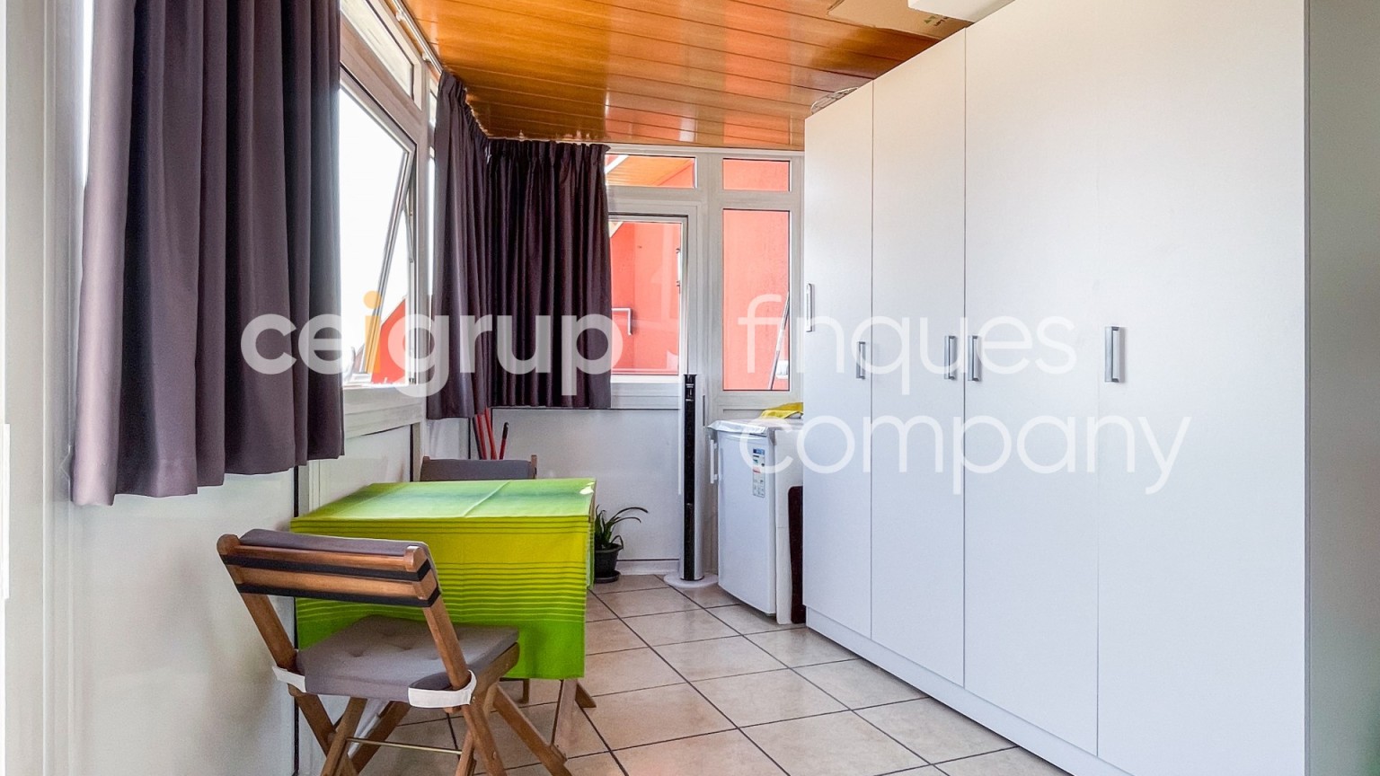 Excelente ático en venta, con vistas a la Bahia de Roses, enfrente del museo Dalí de Figueres