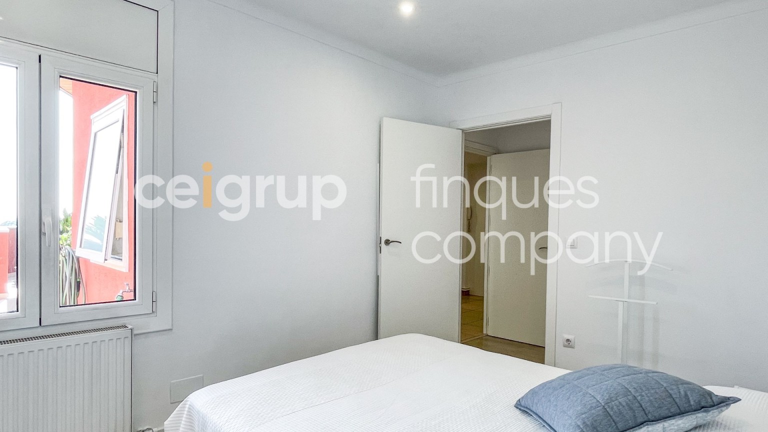 Excelente ático en venta, con vistas a la Bahia de Roses, enfrente del museo Dalí de Figueres