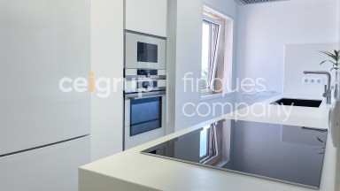 Excelente ático en venta, con vistas a la Bahia de Roses, enfrente del museo Dalí de Figueres