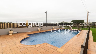 Fantástica casa unifamiliar aislada, con piscina, en Vilamalla