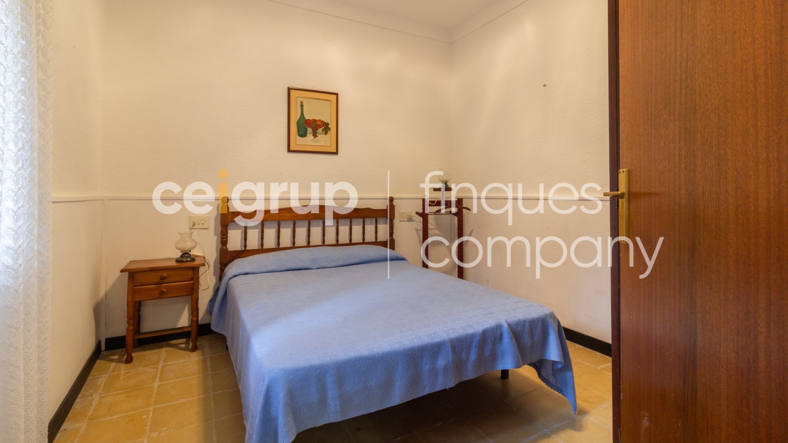 Casa en venta de planta baja y piso con jardin, en Agullana