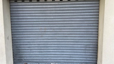  Local comercial en venta en el barrio de Montilivi. Posibilidad de aparcamiento vehículos.