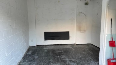  Local comercial en venta en el barrio de Montilivi. Posibilidad de aparcamiento vehículos.