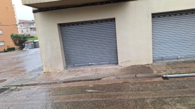  Local comercial en venta en el barrio de Montilivi. Posibilidad de aparcamiento vehículos.