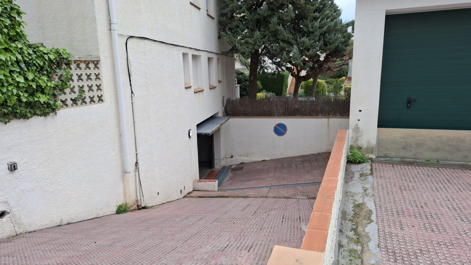 Garage fermé en vente à La Farella
