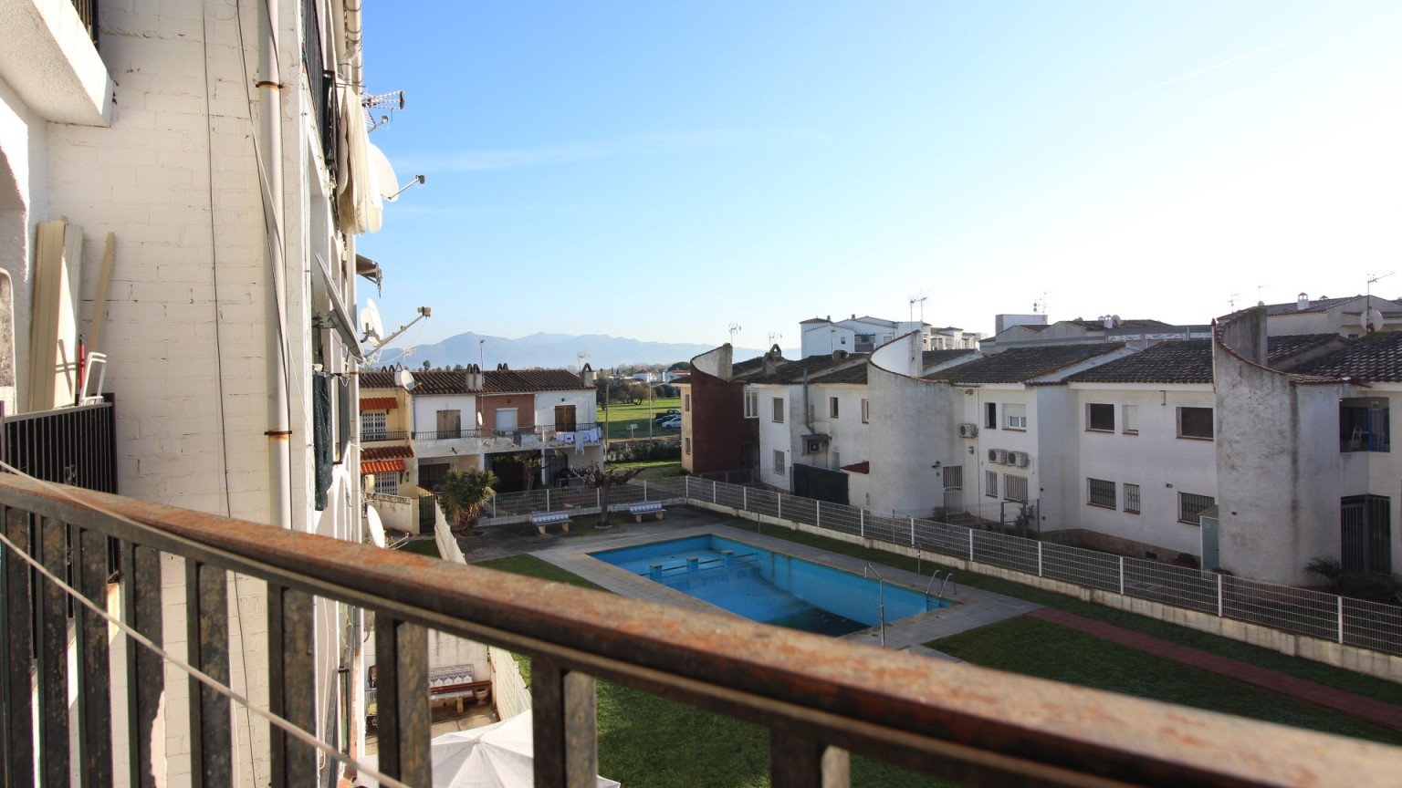 LOCAL-DESPACHO CON TERRAZA EN EMPURIABRAVA