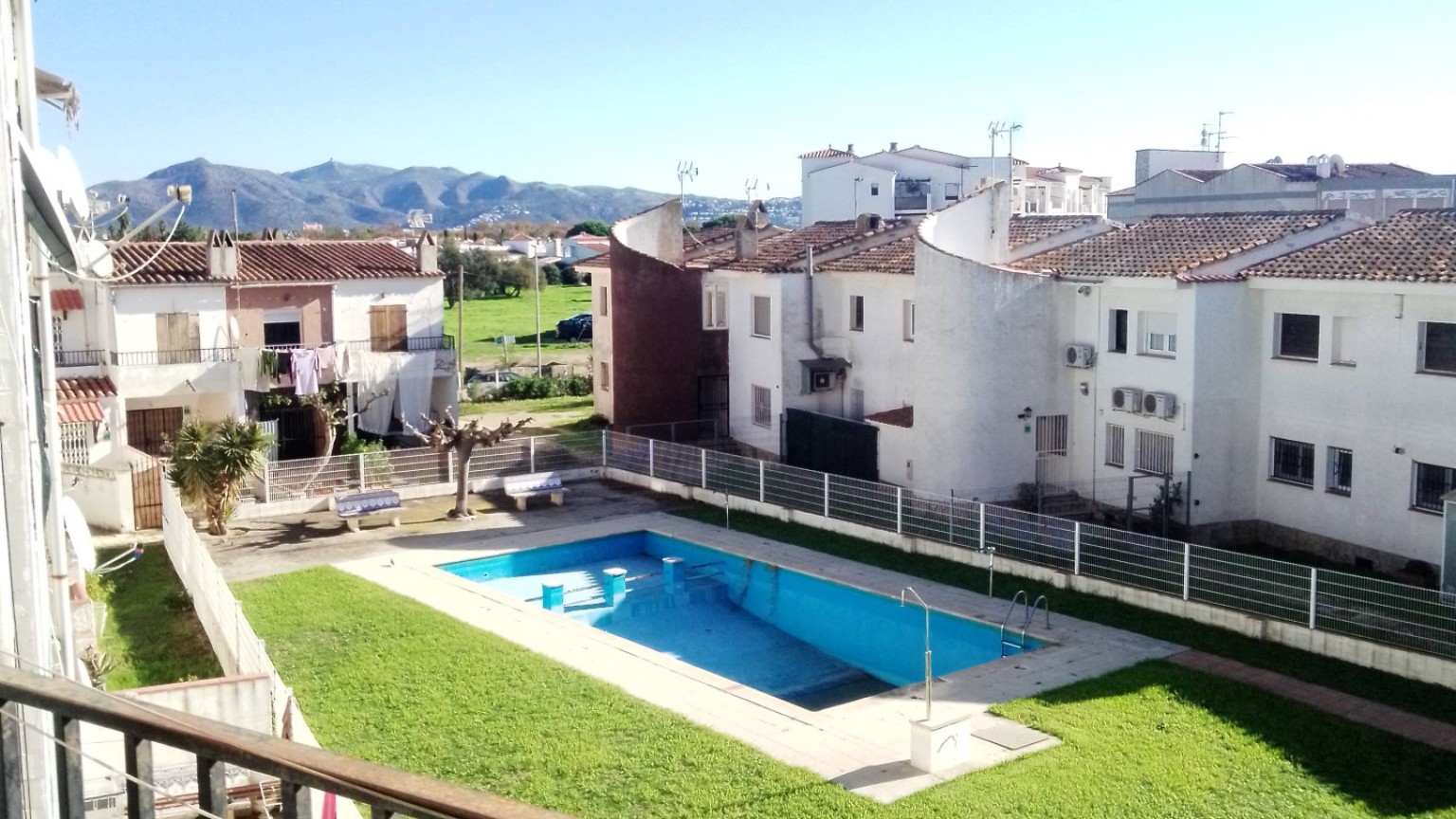 LOCAL-DESPACHO CON TERRAZA EN EMPURIABRAVA