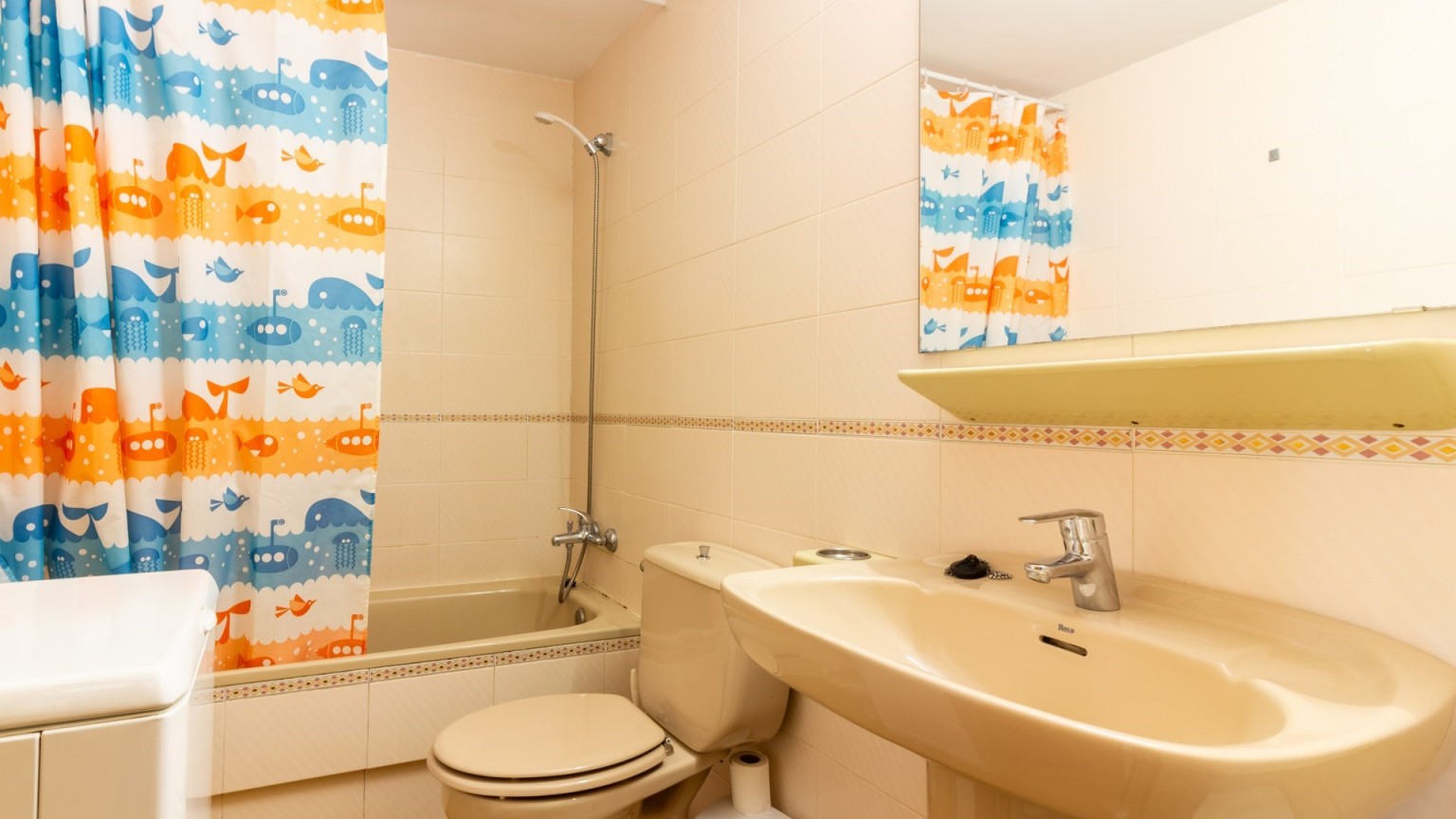 APARTMENT FOR SALE FRONT BEACH AT SANTA MARGARITA/ ROSES