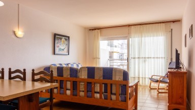 APARTMENT FOR SALE FRONT BEACH AT SANTA MARGARITA/ ROSES