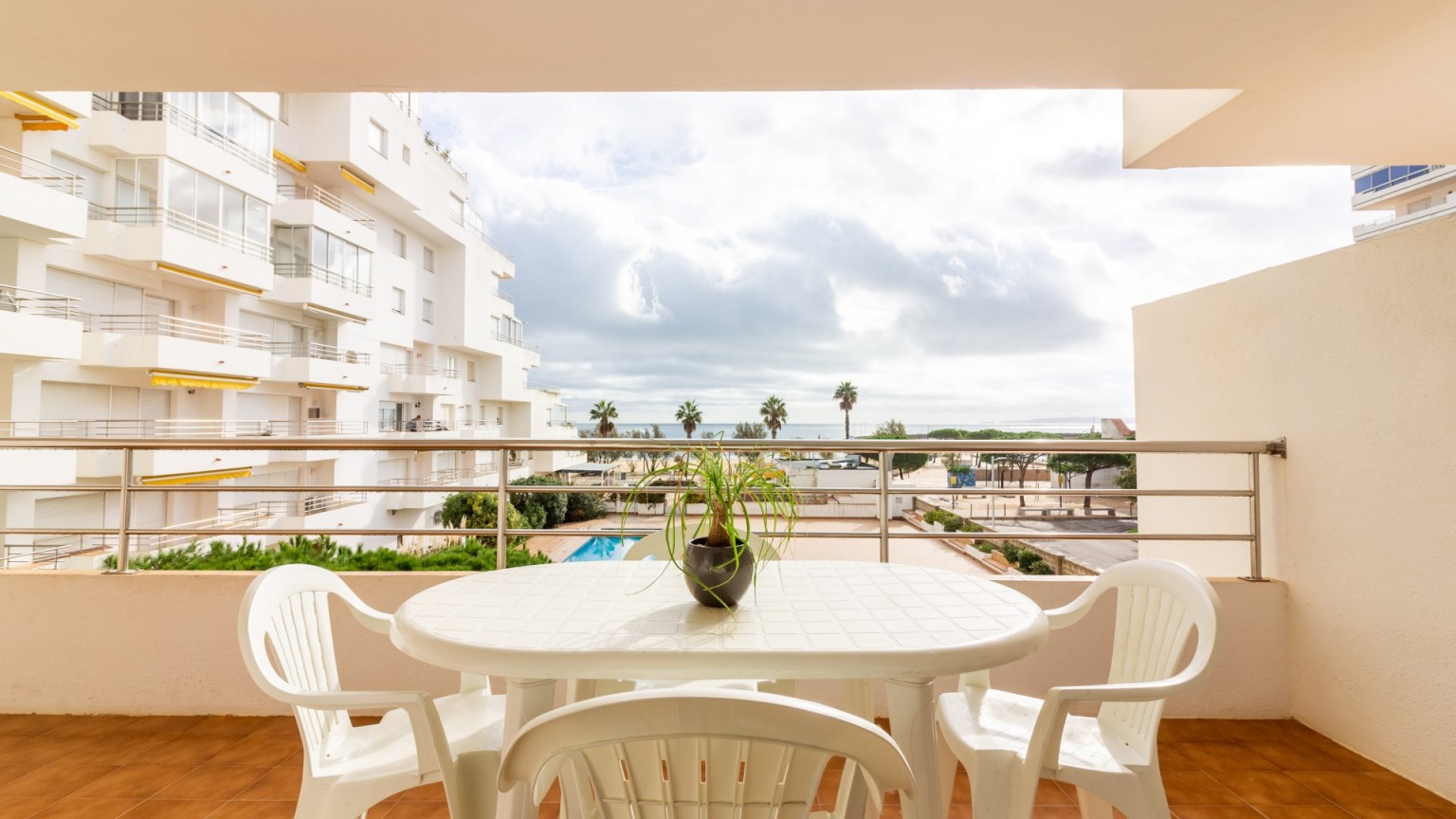 LLUMINÓS APARTAMENT DAVANT LA MAR