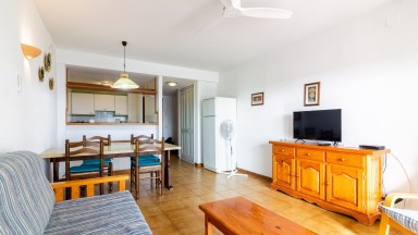 LLUMINÓS APARTAMENT DAVANT LA MAR
