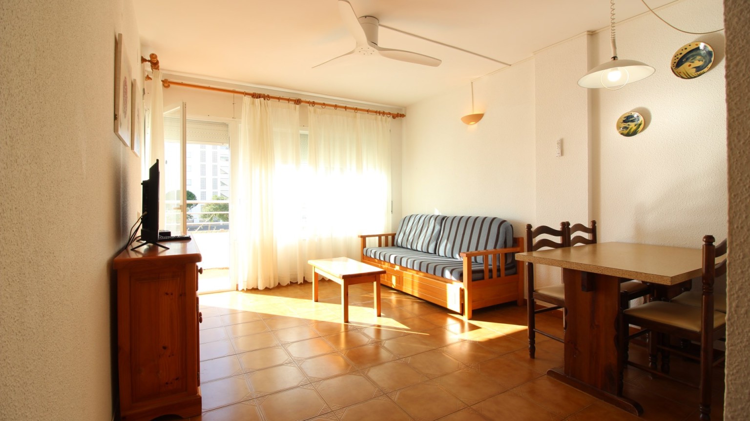 Apartment on the beach front, in Roses