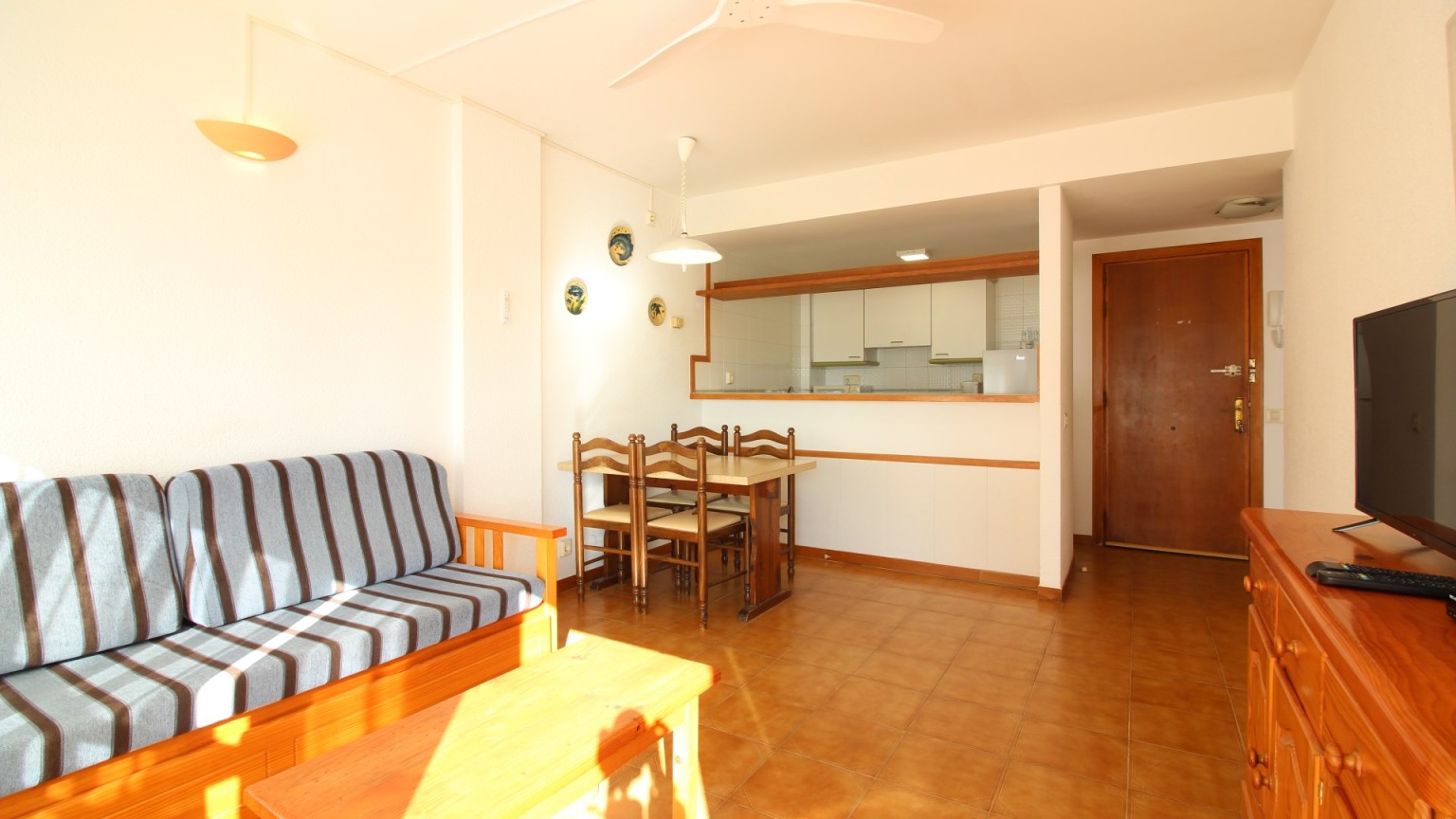 Apartment on the beach front, in Roses