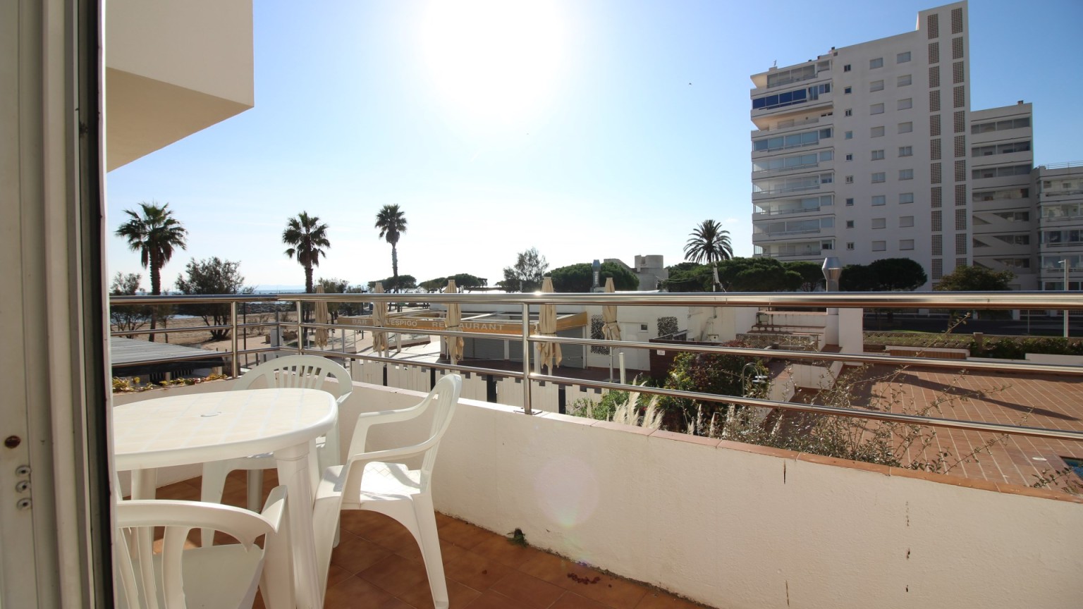 Apartment on the beach front, in Roses
