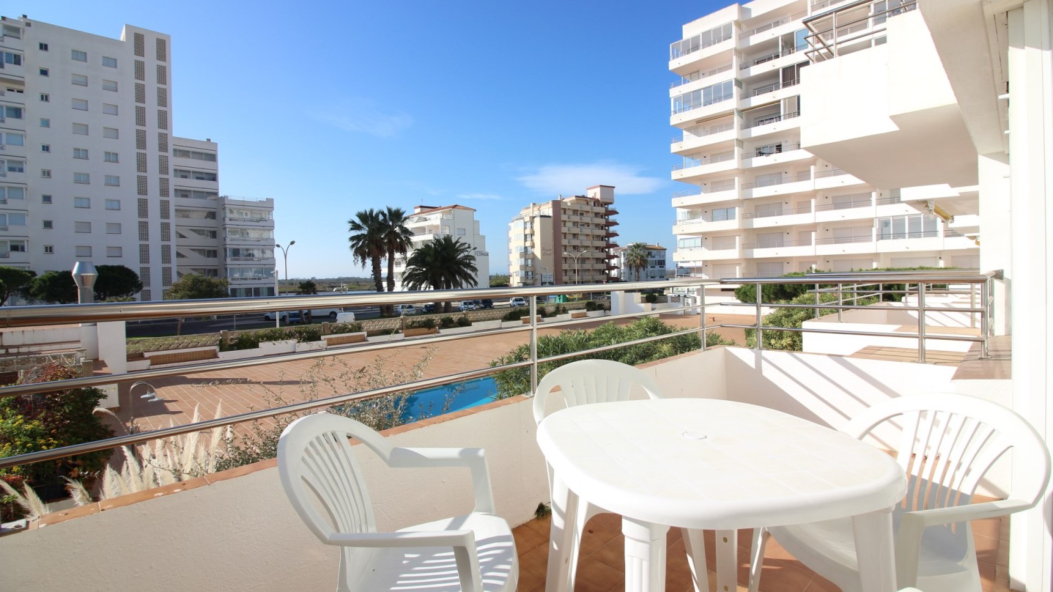 Apartment on the beach front, in Roses