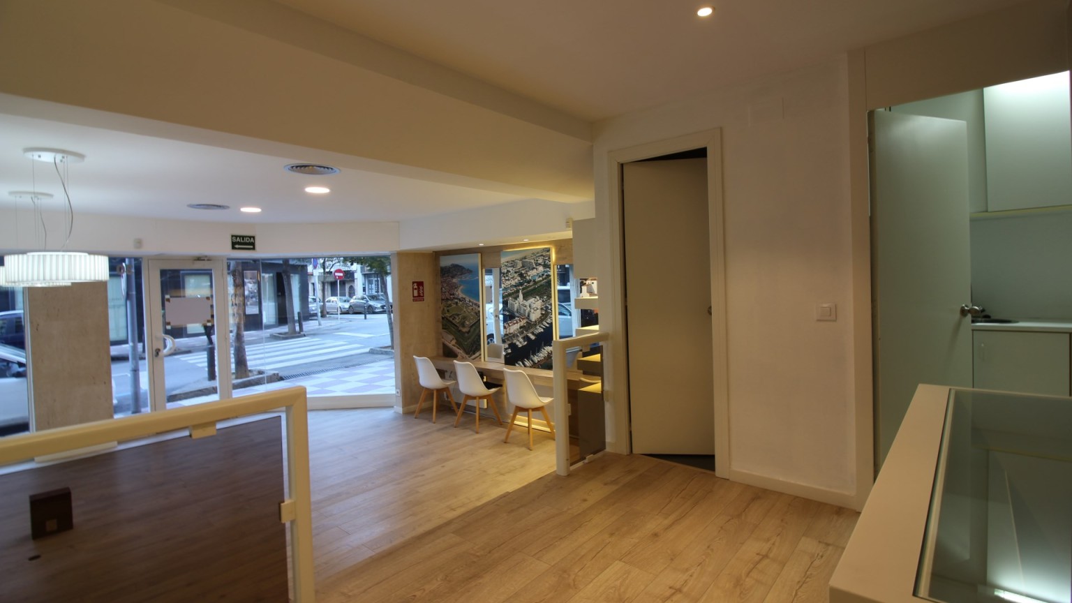 Local comercial en el centro de Roses 