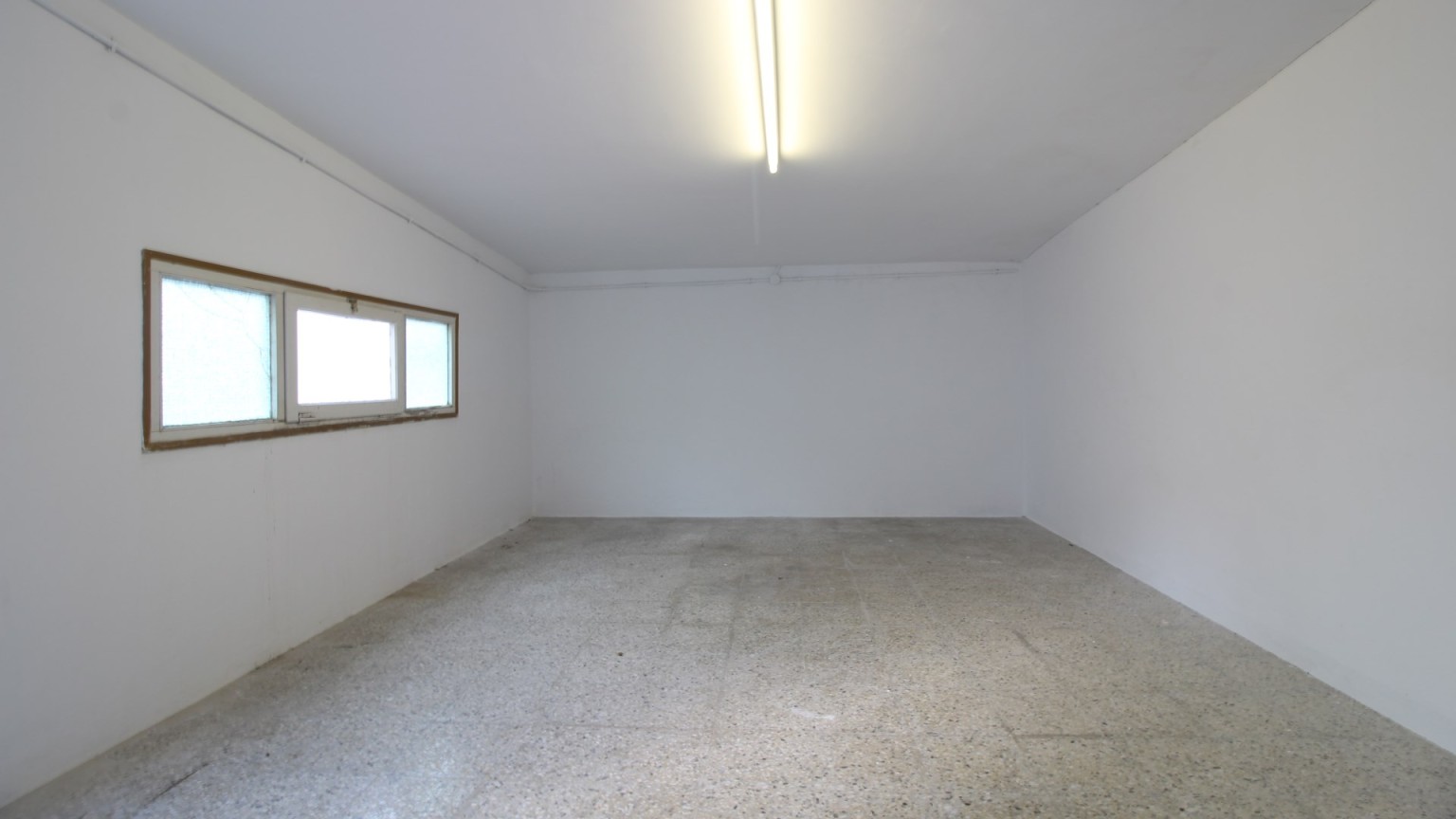 Excel·lent pis en venda, cèntric, inclou despatx i pàrquing, a Figueres