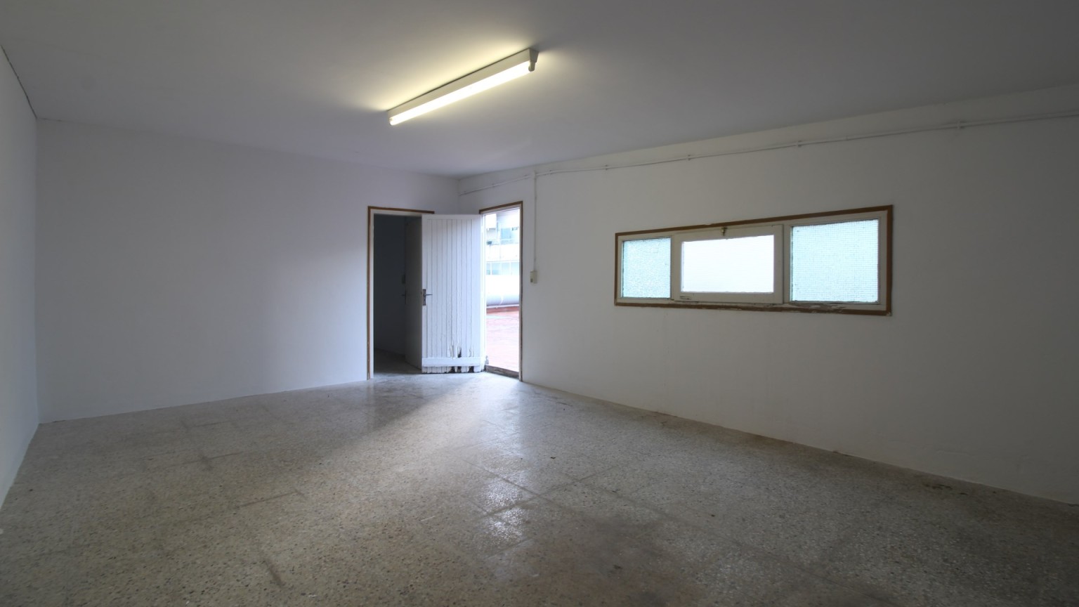 Excel·lent pis en venda, cèntric, inclou despatx i pàrquing, a Figueres