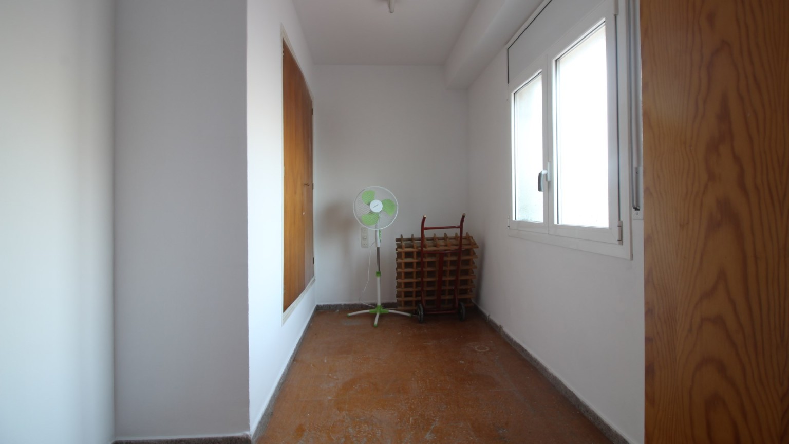 Excel·lent pis en venda, cèntric, inclou despatx i pàrquing, a Figueres