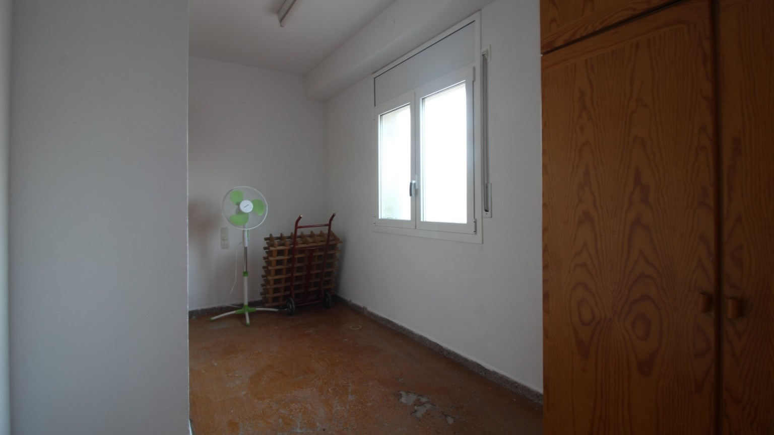 Excel·lent pis en venda, cèntric, inclou despatx i pàrquing, a Figueres
