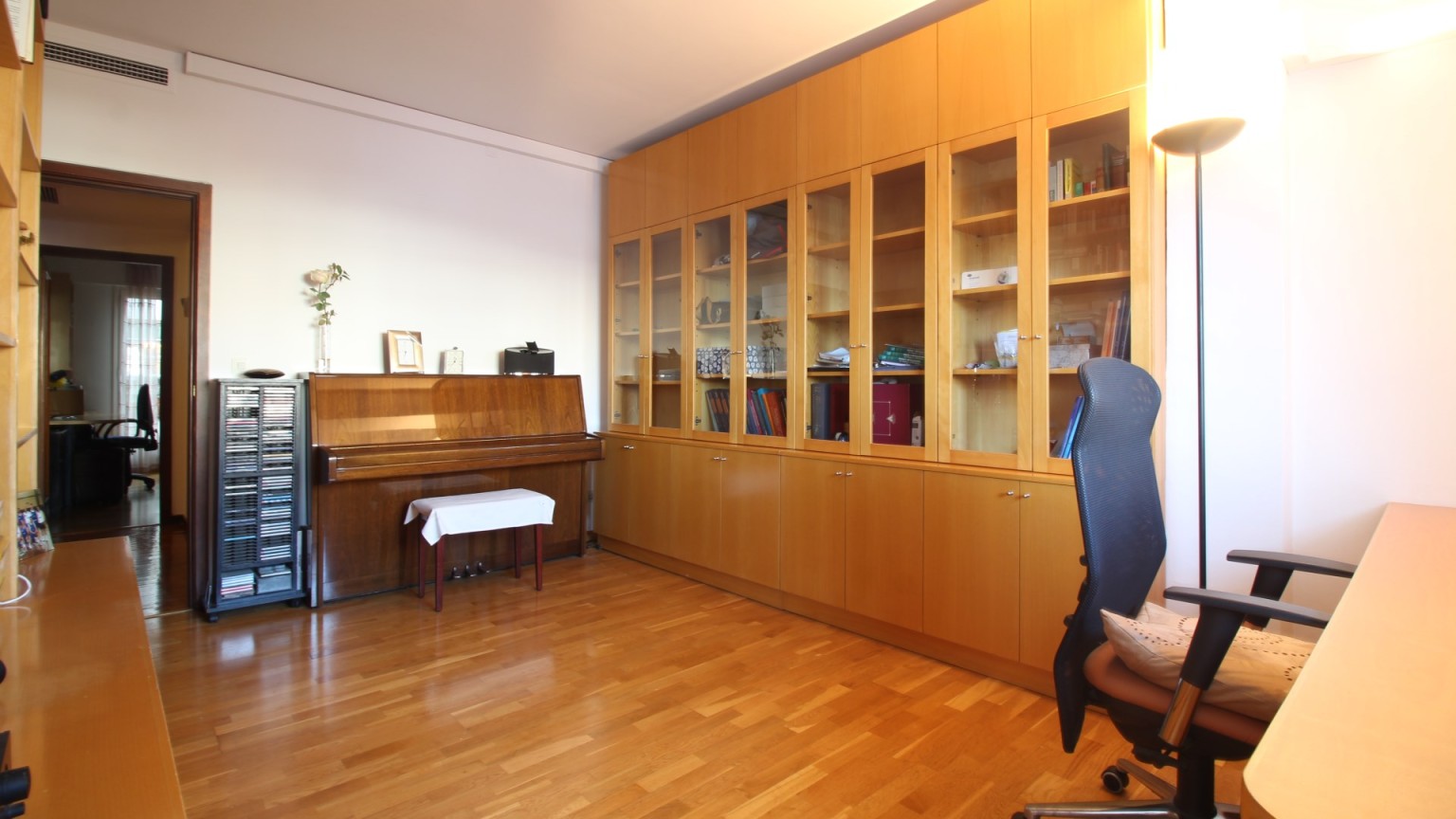Excel·lent pis en venda, cèntric, inclou despatx i pàrquing, a Figueres