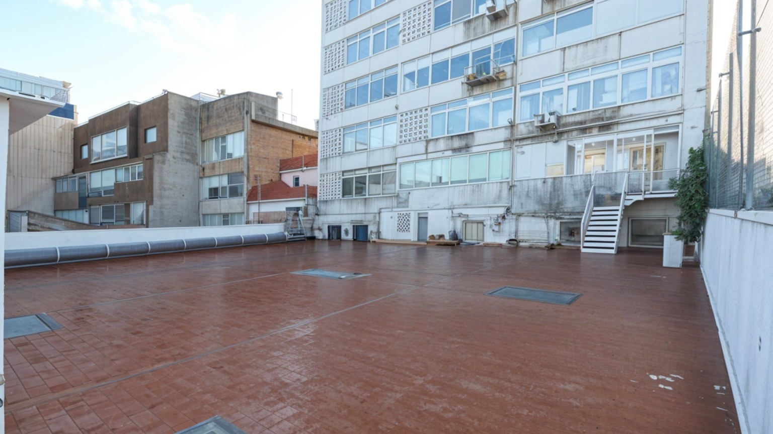 Excel·lent pis en venda, cèntric, inclou despatx i pàrquing, a Figueres