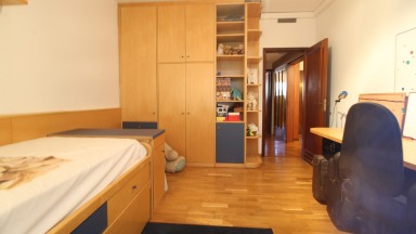 Excel·lent pis en venda, cèntric, inclou despatx i pàrquing, a Figueres