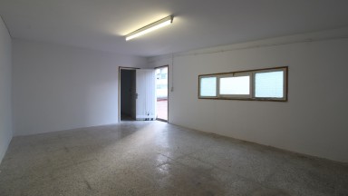 Excel·lent pis en venda, cèntric, inclou despatx i pàrquing, a Figueres