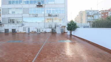 Excel·lent pis en venda, cèntric, inclou despatx i pàrquing, a Figueres