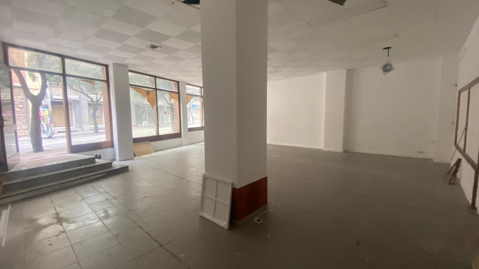 Local diaphanous for rent, 108 m2, near the Dalí Museum