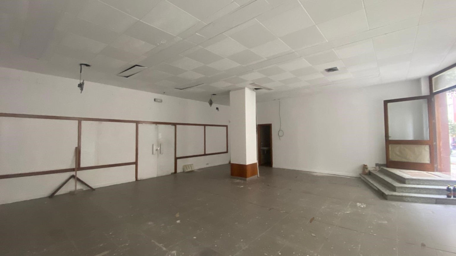 Local diaphanous for rent, 108 m2, near the Dalí Museum