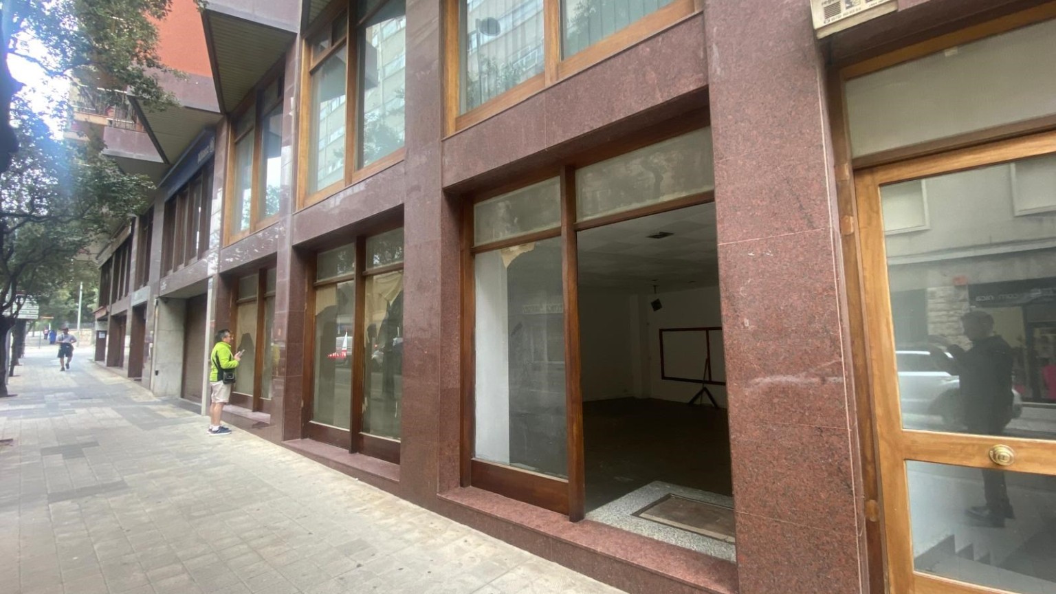 Local diaphanous for rent, 108 m2, near the Dalí Museum
