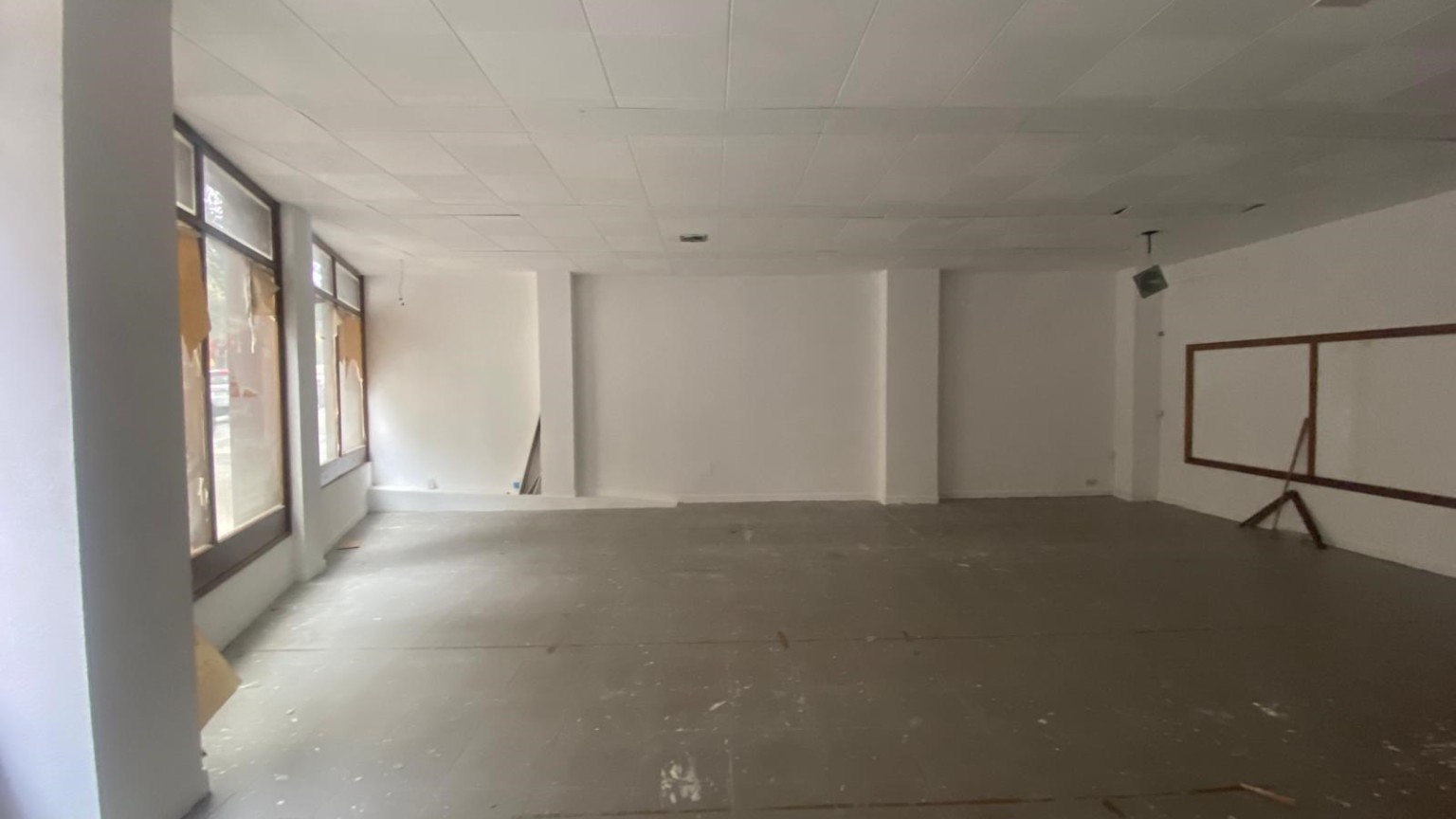 Local diaphanous for rent, 108 m2, near the Dalí Museum