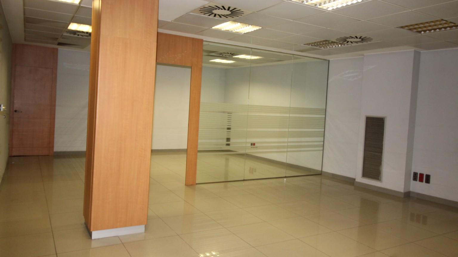Premises for sale, ideal for commercial or office use, Creu de la mà area, in Figueres