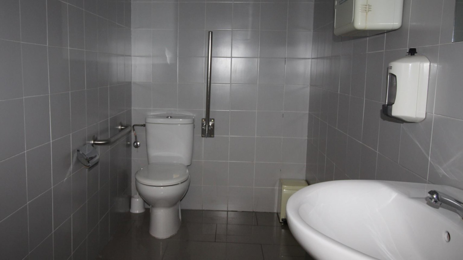 Premises for sale, ideal for commercial or office use, Creu de la mà area, in Figueres