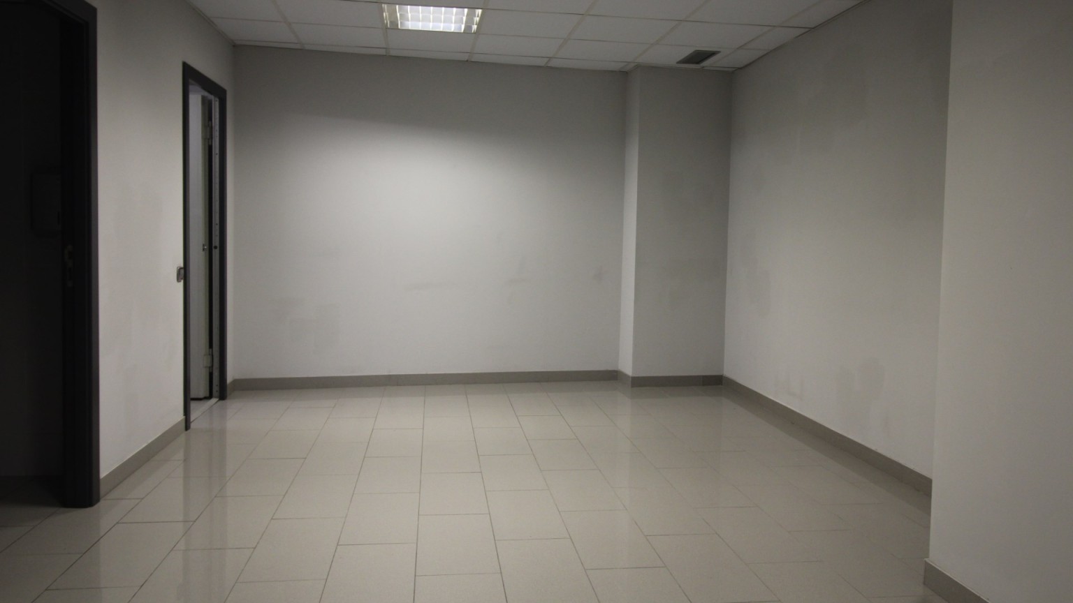 Premises for sale, ideal for commercial or office use, Creu de la mà area, in Figueres