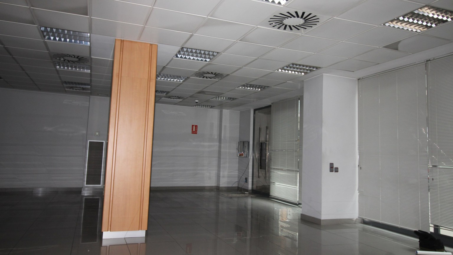Premises for sale, ideal for commercial or office use, Creu de la mà area, in Figueres