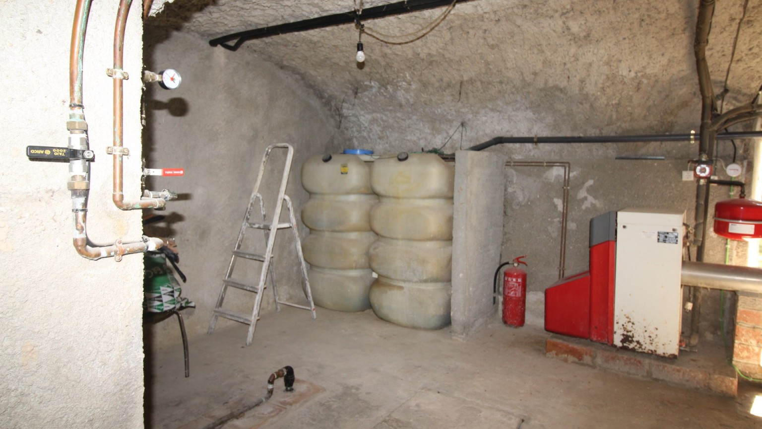 Casa en venta, de planta baja y dos pisos, con garaje opcional,  en  La Jonquera