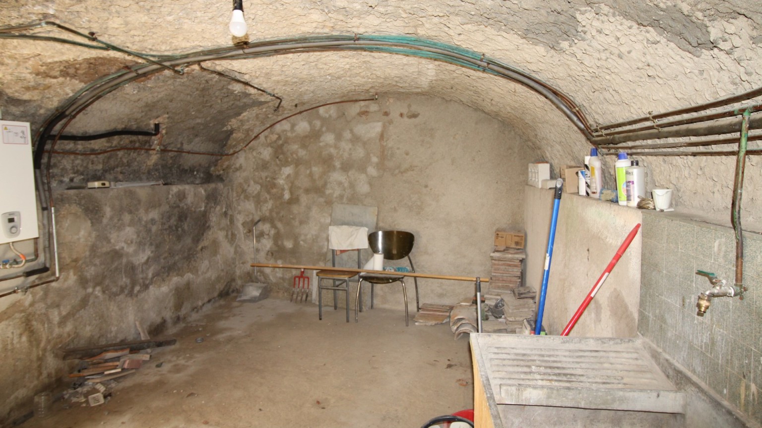 Casa en venta, de planta baja y dos pisos, con garaje opcional,  en  La Jonquera